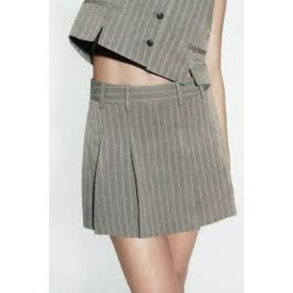 Zara Grey Striped Printed Pleated Mini Suit Short Size Small NWT - Picture 1 of 16